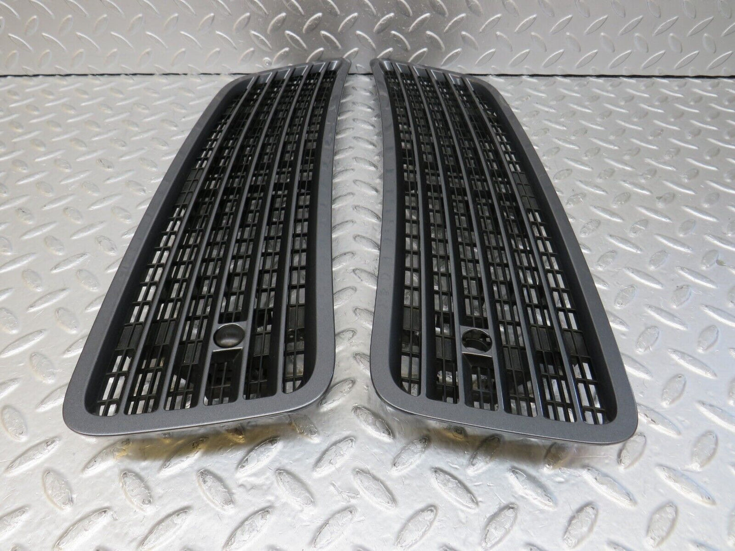 35196 Mercedes-Benz W221 Bonnet Upper Grill Pair 2218800305 2218800205