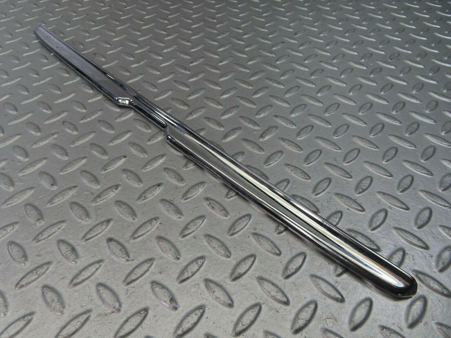 9178 Mercedes-Benz W116 Boot Boot Trunk Handle Bar Chrome 1167580102