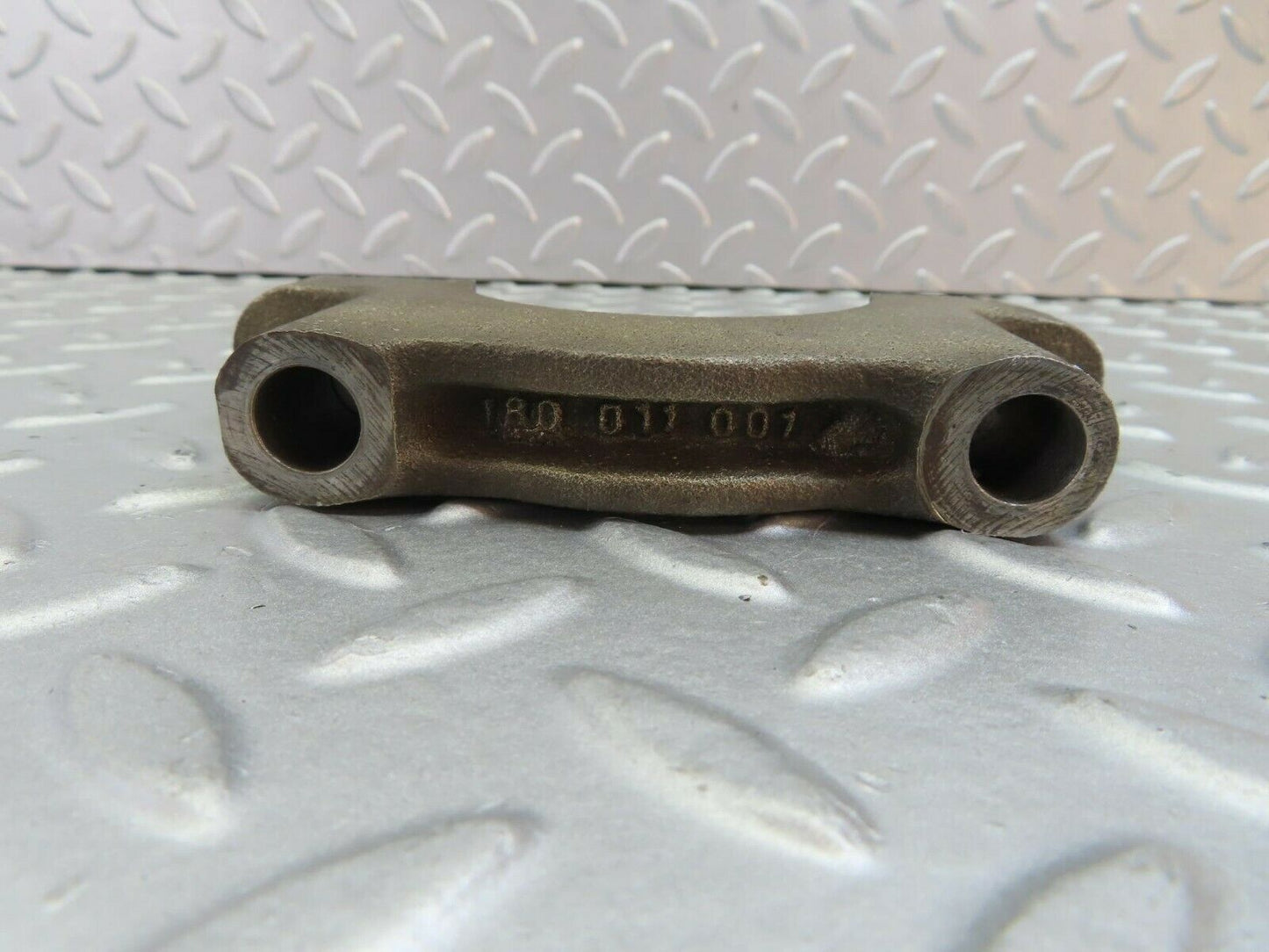 10217 Mercedes-Benz W111 220SE Crankshaft Bearing Holder Block 1800110011