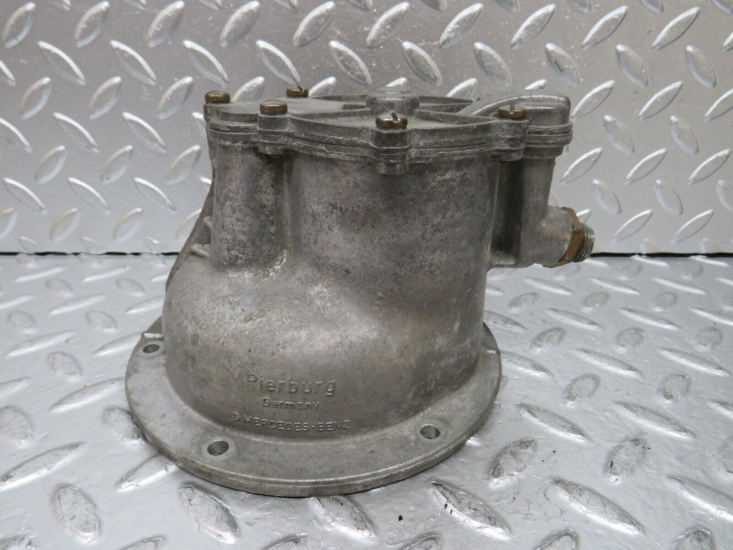 26941 Mercedes-Benz W123 240D Vacuum Pump Pierburg 7.2054700 / 0003013653328