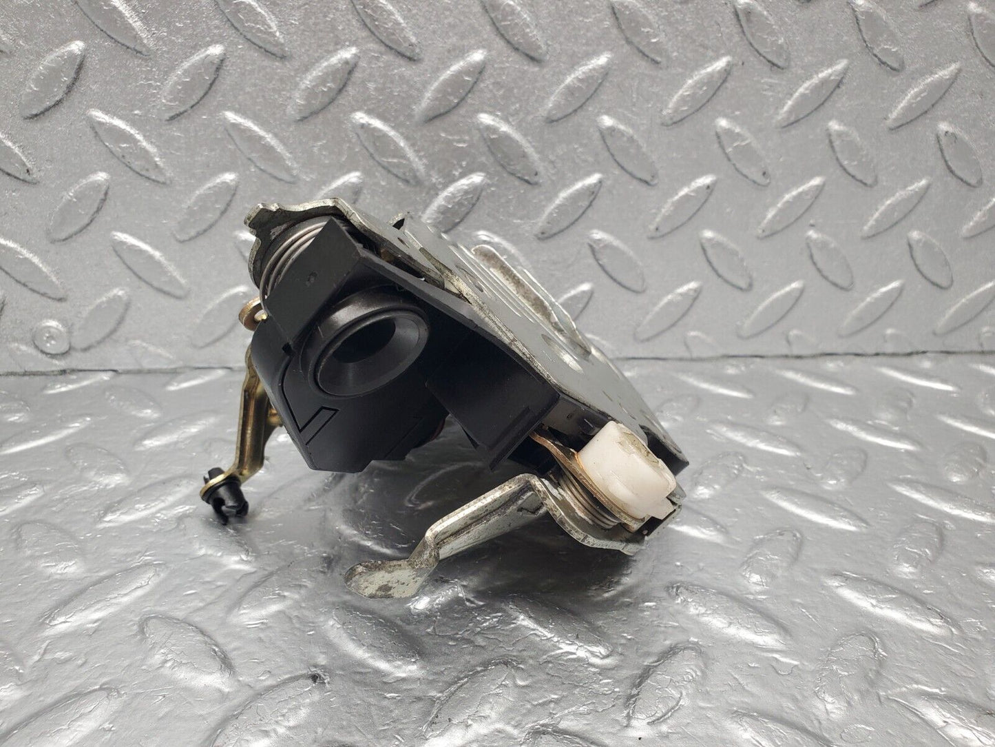 46254 Mercedes-Benz W124 280E Front Left Door Lock Mechanism
