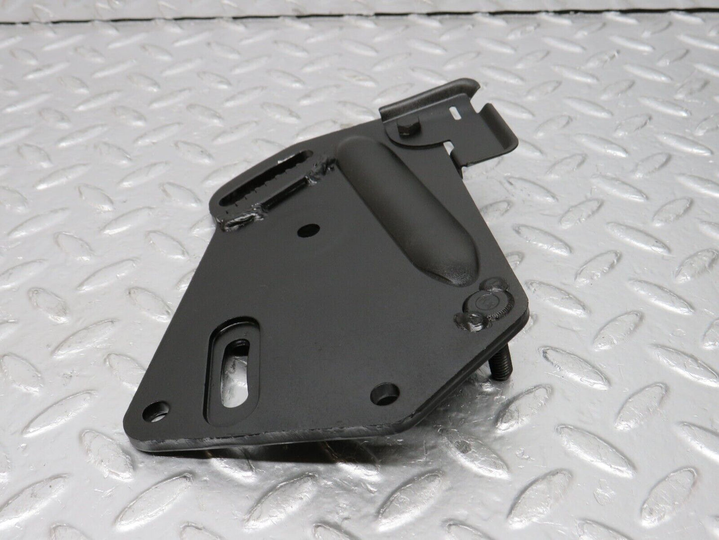 32945 Mercedes-Benz C107 R107 450 V8 Power Steering Pump Bracket