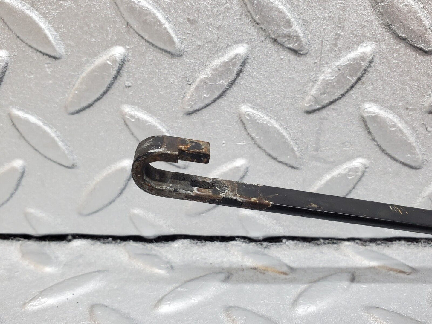 45857 Mercedes-Benz W126 420SE Windscreen Wiper Arm Bosch Right Side