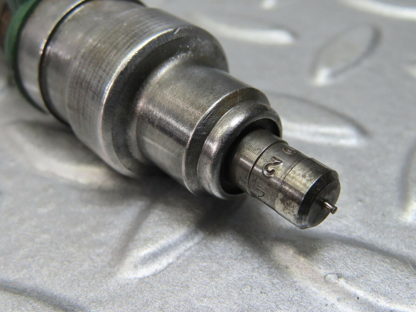 8782 Mercedes-Benz R107 Fuel Injector Bosch 0280150035