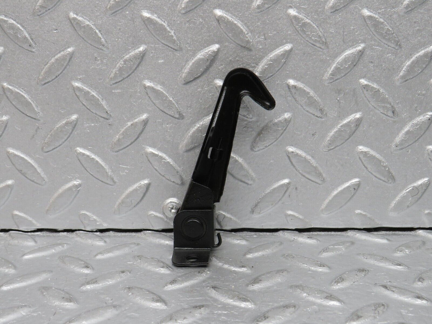 39252 Mercedes-Benz R107 500SL Bonnet Safety Latch