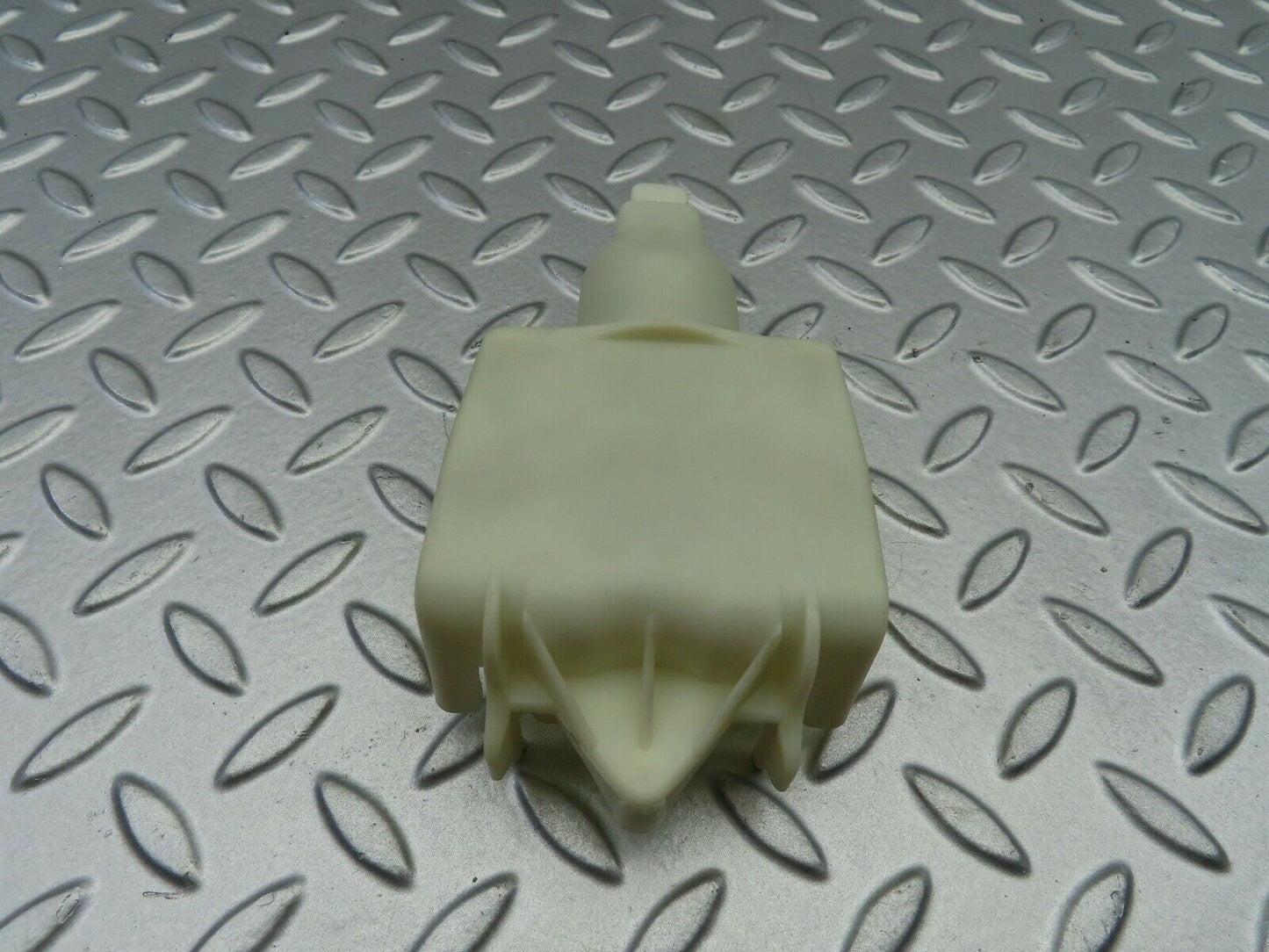 6579 Mercedes-Benz S124 E220 Wagon Rear Door Lock Vacuum Actuator Cover