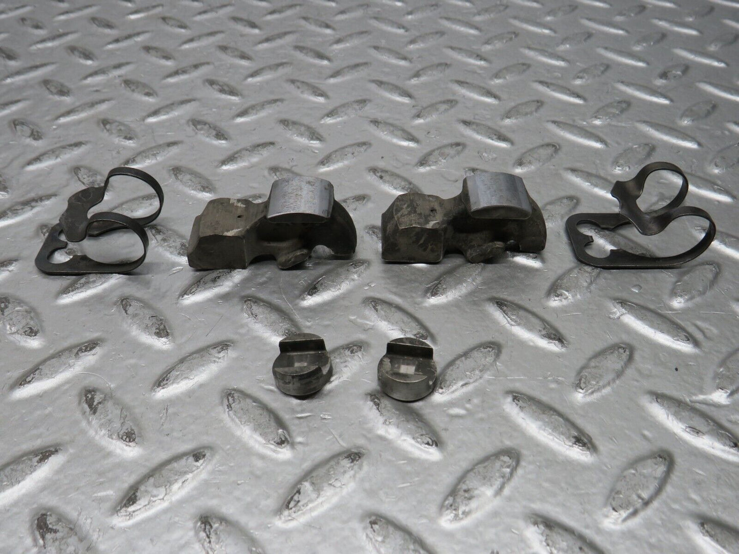 28188 Mercedes-Benz W123 280E Valve Rocker Arm With Tappet & Retaining Spring