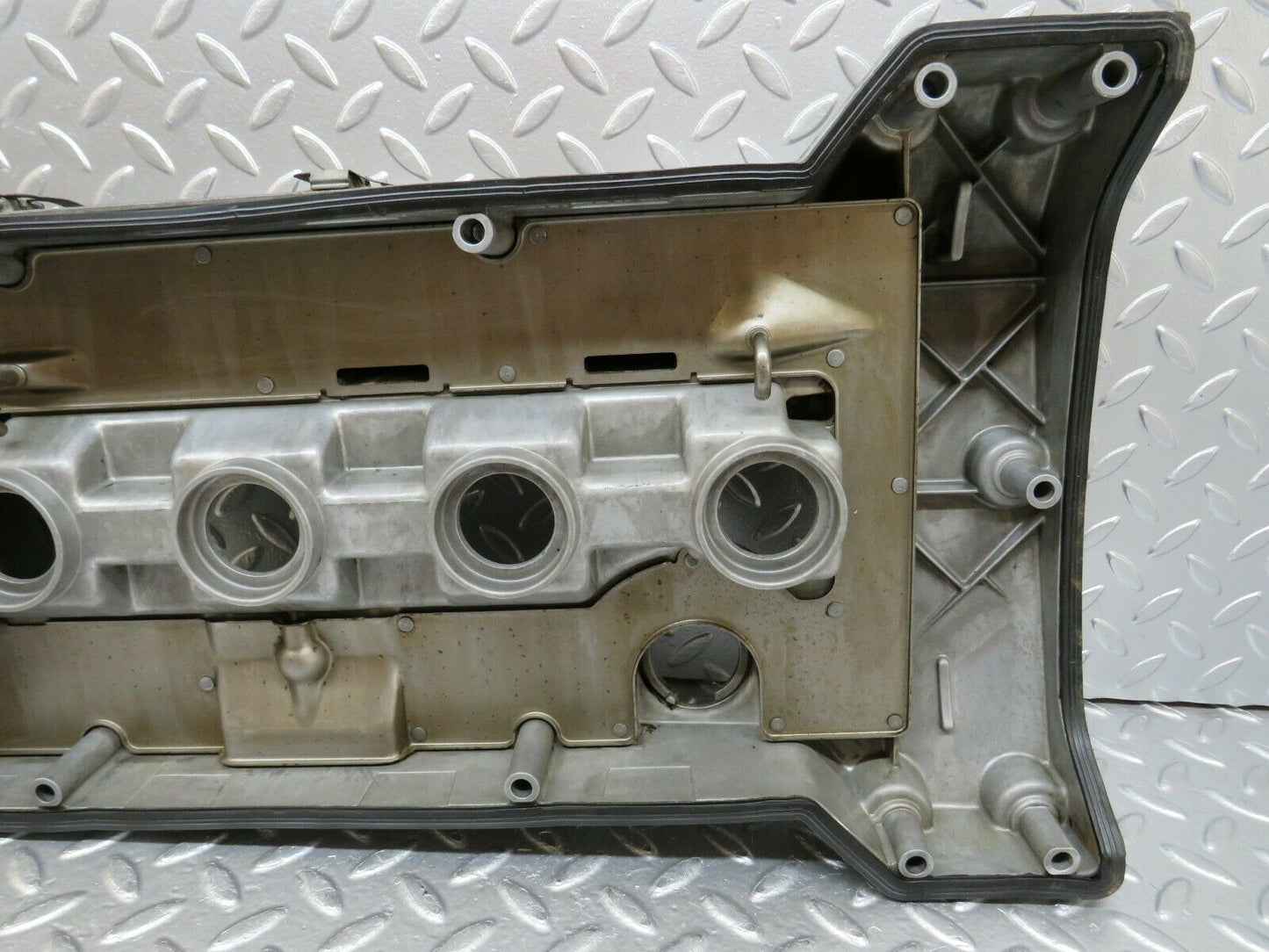 24389 Mercedes-Benz S124 220TE Wagon Cylinder Head Valve Cover 1110100330
