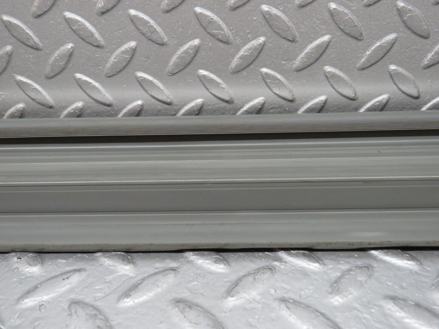 35992 Mercedes-Benz W126 420SE Rear Left Door Sill Trim Grey