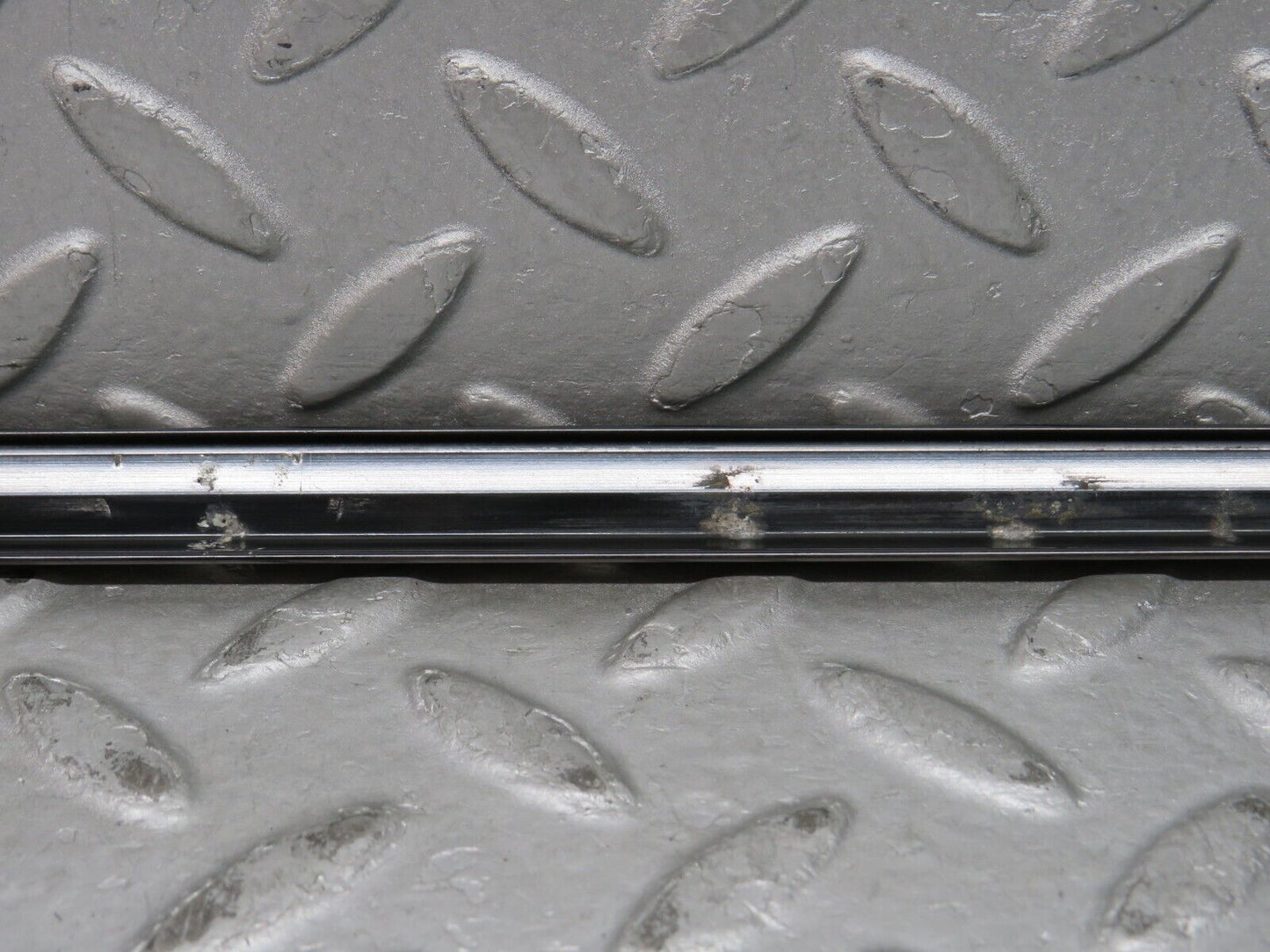 37890 Mercedes-Benz A124 320E Cabriolet Right Door Moulding Trim