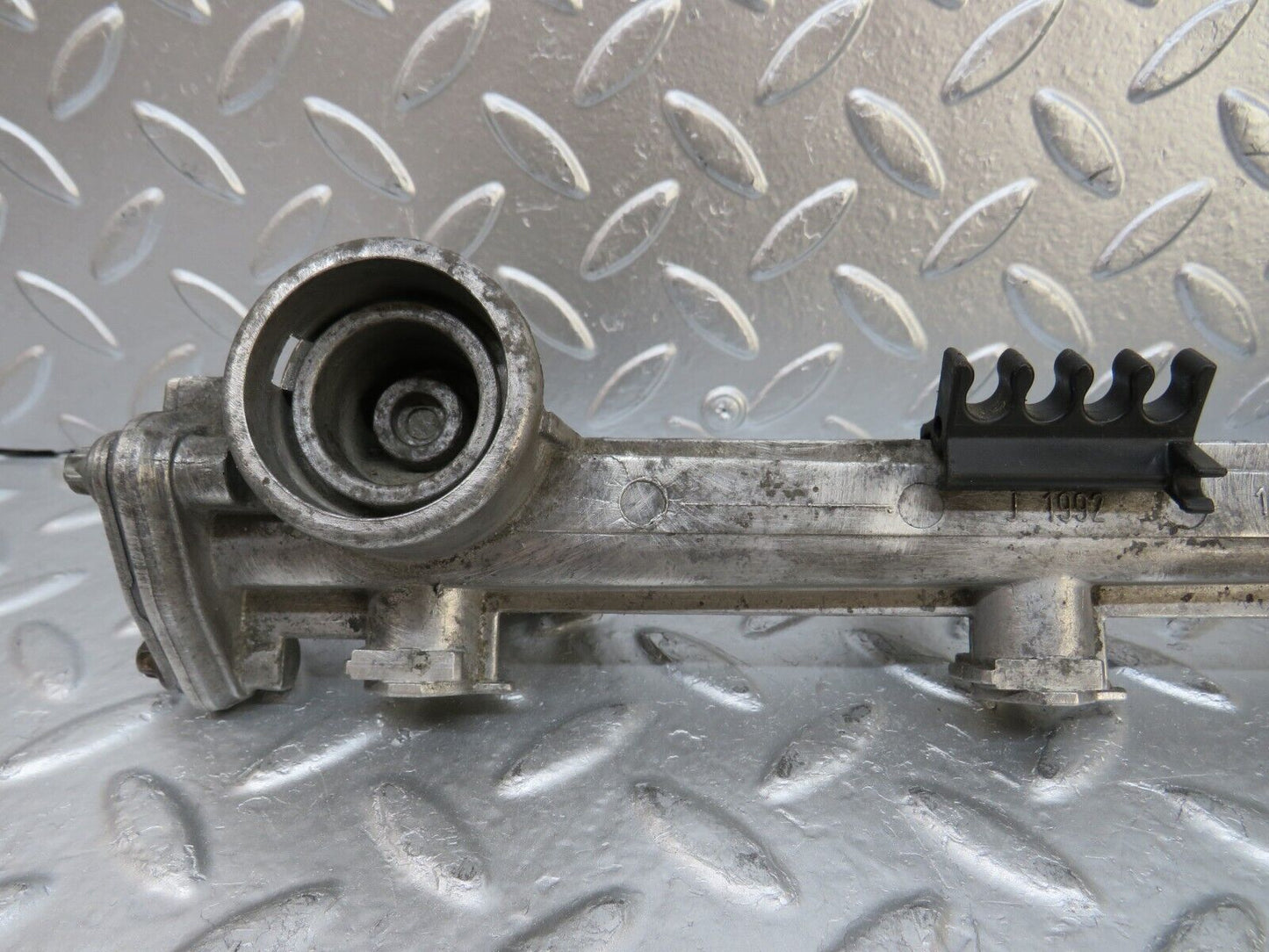 26690 Mercedes-Benz C124 220CE Coupe Fuel Injector Rail 1110780745