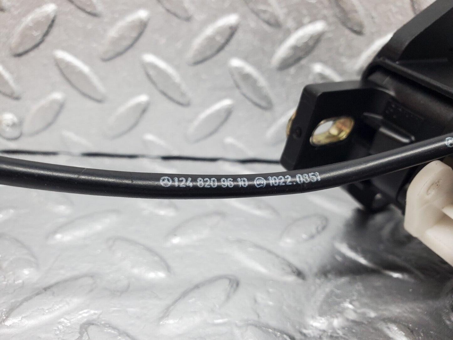 44802 Mercedes-Benz W124 220E Trunk Lock With Key 1248209610