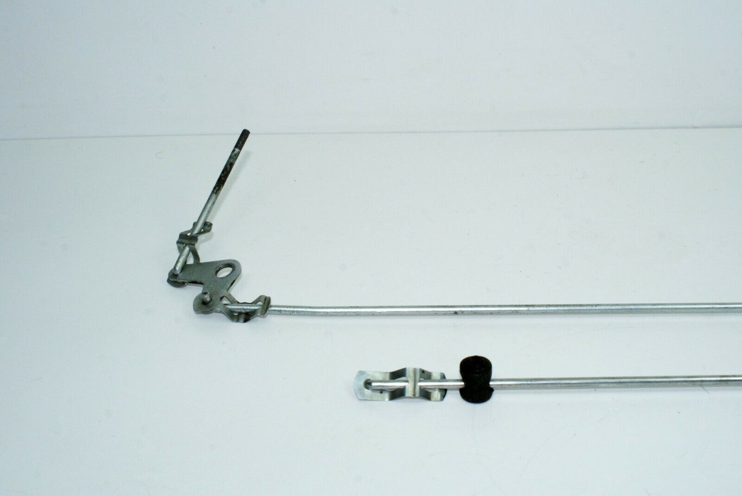 2073 Mercedes-Benz W105 219 PONTON Door Lock Control Bar Rear Right
