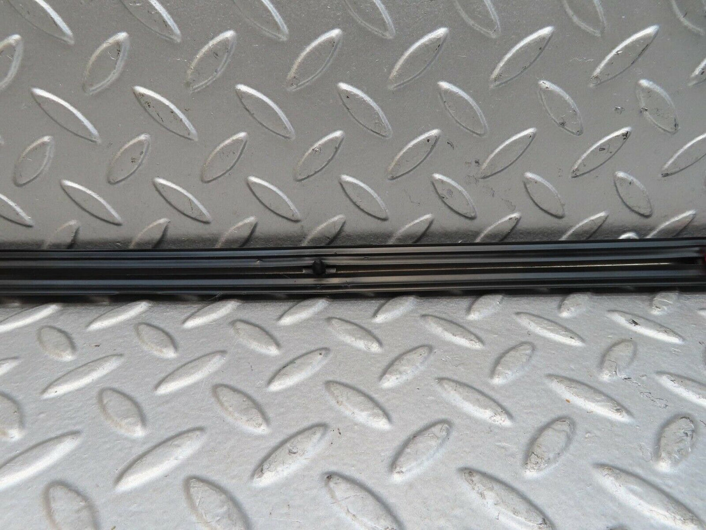 15834 Mercedes-Benz W123 280E Front Left Fender Wing Centre Moulding Trim