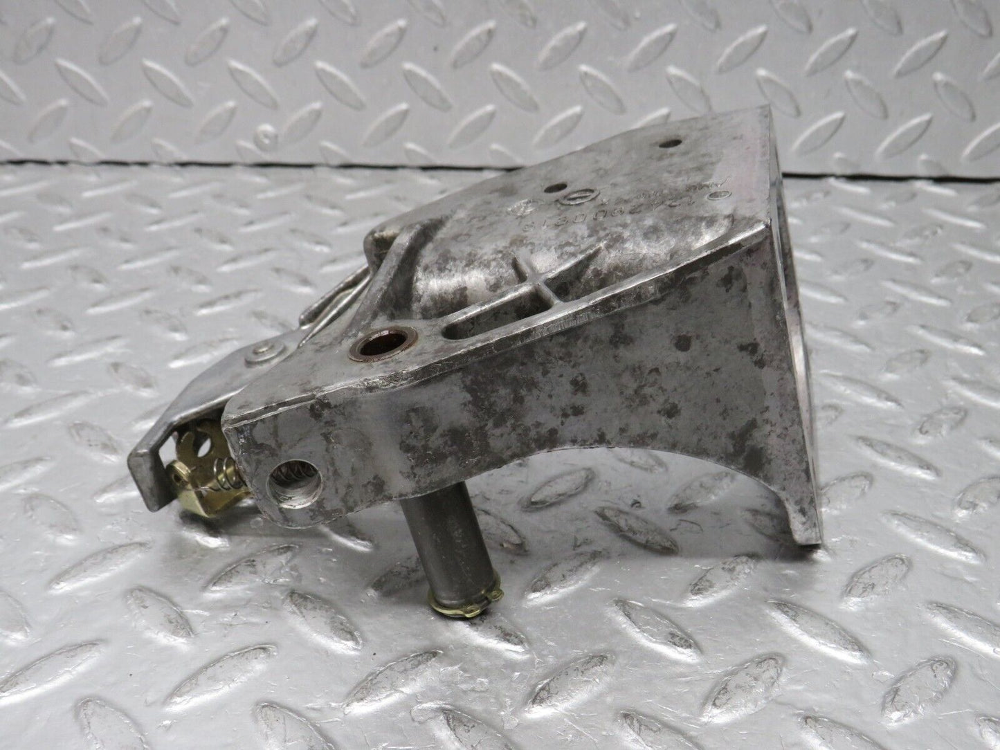 37944 Mercedes-Benz A124 320E Cabriolet Brake Pedal Bracket 1242900919