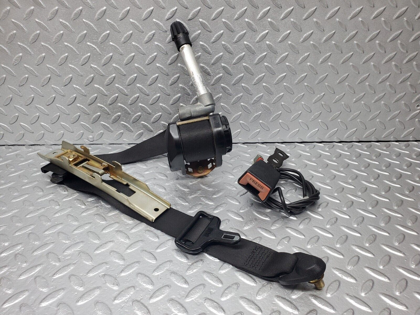 45864 Mercedes-Benz W126 420SE Front Left Seat Belt With Buckle 1268603986 1268680011 1268604096