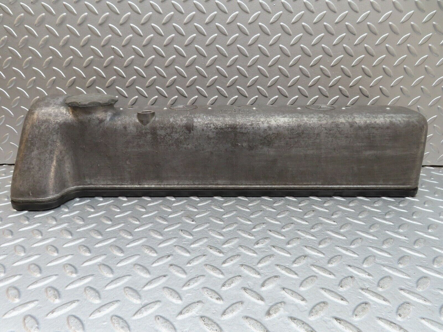 18480 Mercedes-Benz W111 220SE Coupe Cylinder Head Valve Cover 1800161305