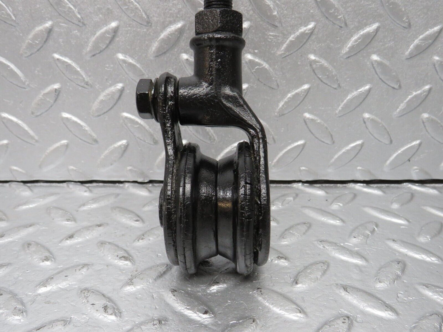 40433 Mercedes-Benz W110 230 Strut Rear Axle Mount 1113510240 1113510340