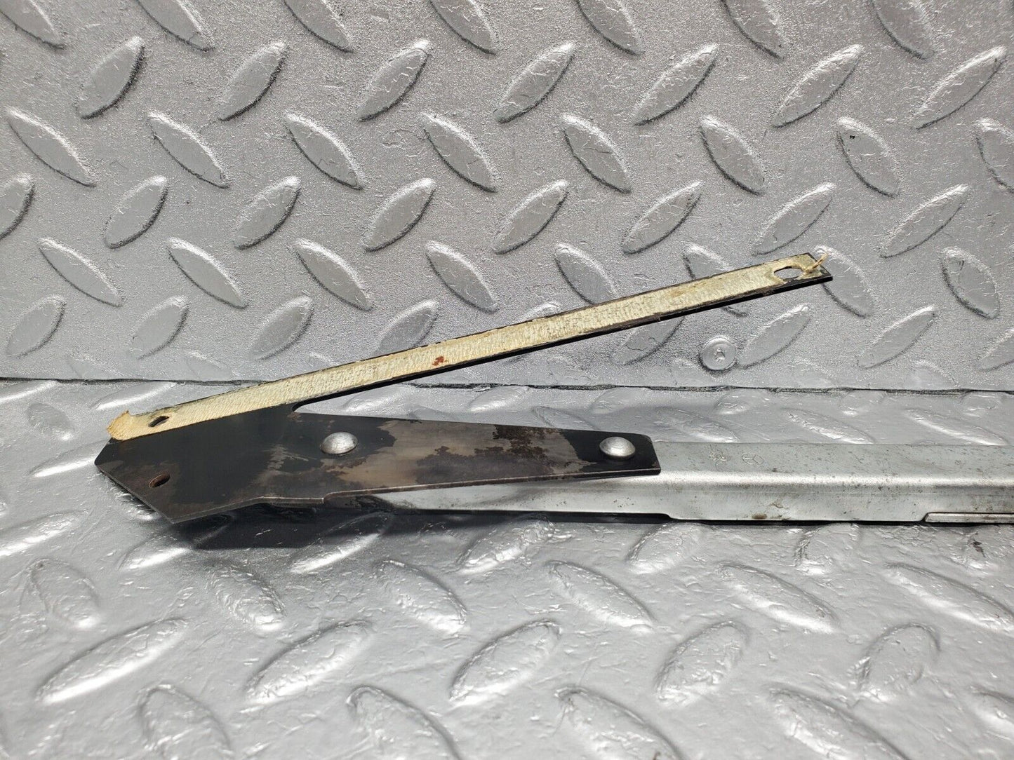 46624 Mercedes-Benz C123 280CE Coupe Front Right Seat Sliding Adjust Handle