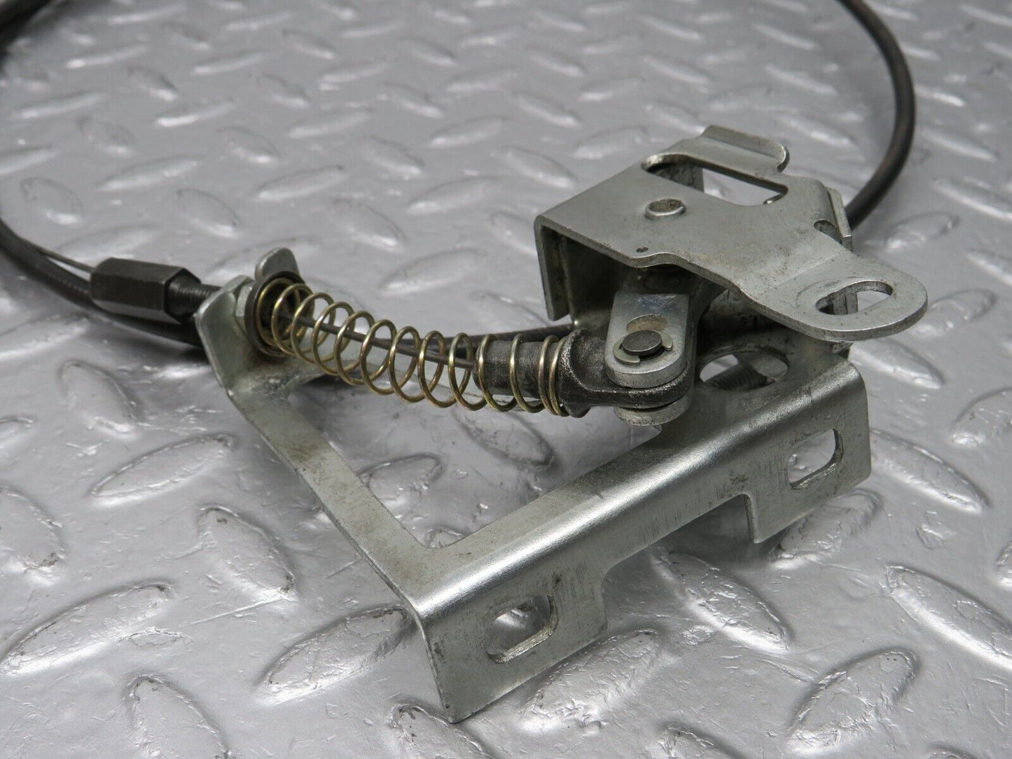 40178 Mercedes-Benz R107 350SL Coupe Soft Top Mechanism Lock With Cable Right
