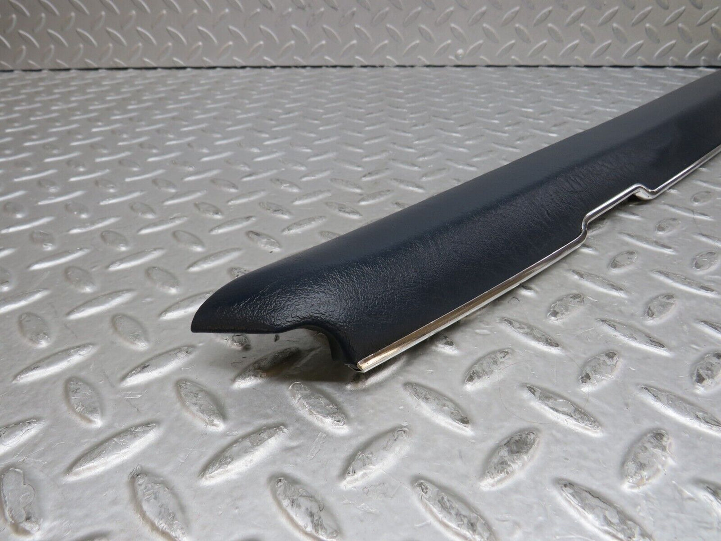 37305 Mercedes-Benz W109 300SEL Front Left Door Card Top Trim Blue