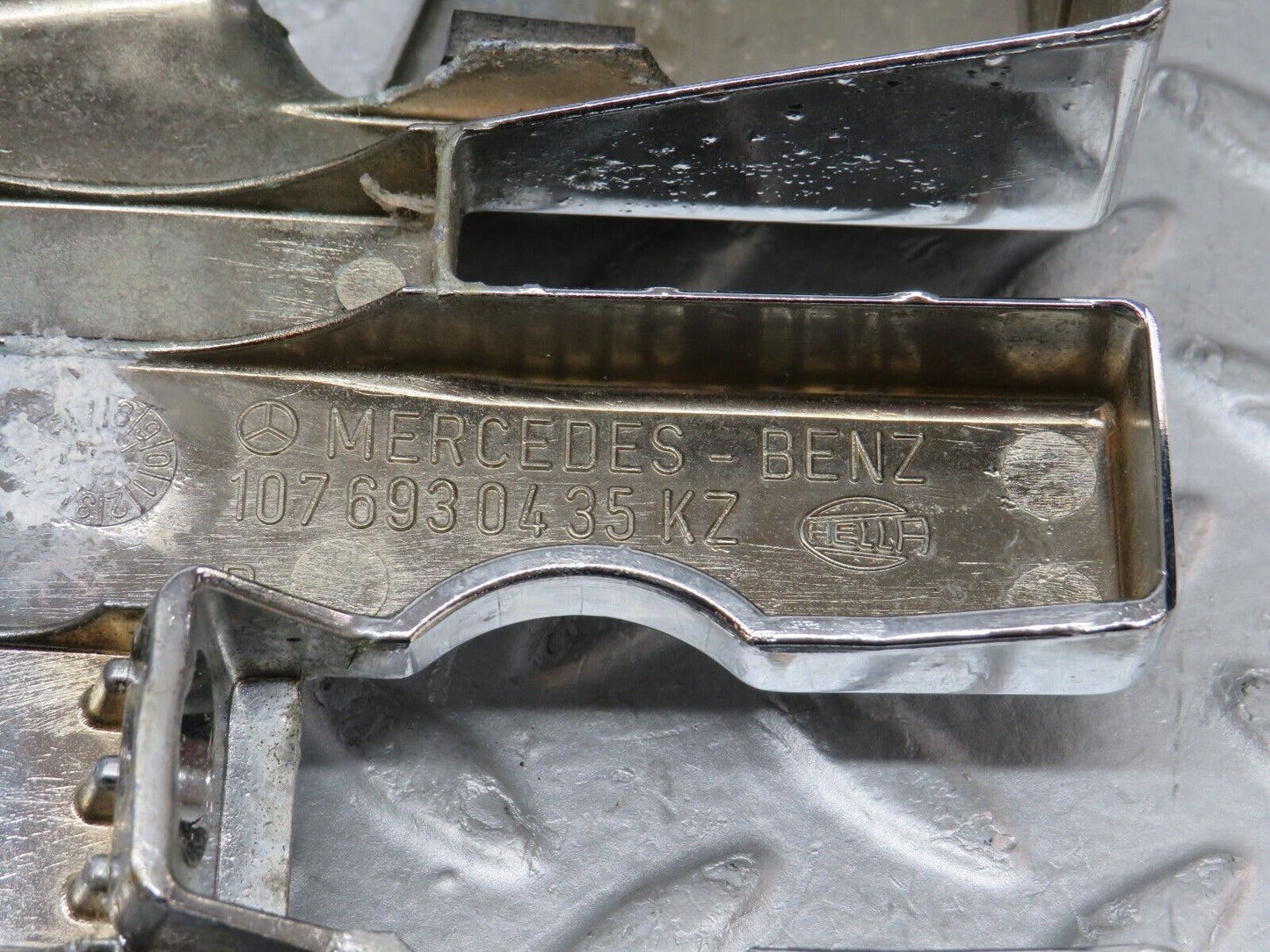 35666 Mercedes-Benz R107 280SL Coupe B Pillar Chrome Cover Right 1076930435