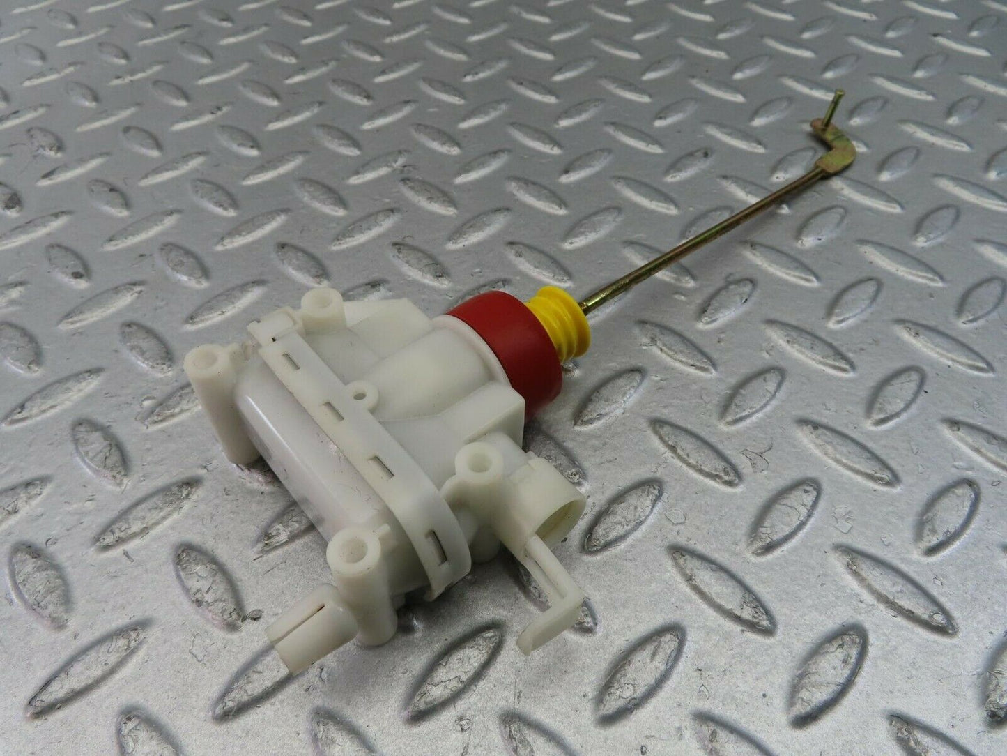 10363 Mercedes-Benz W201 190E Trunk Lock Vacuum Actuator