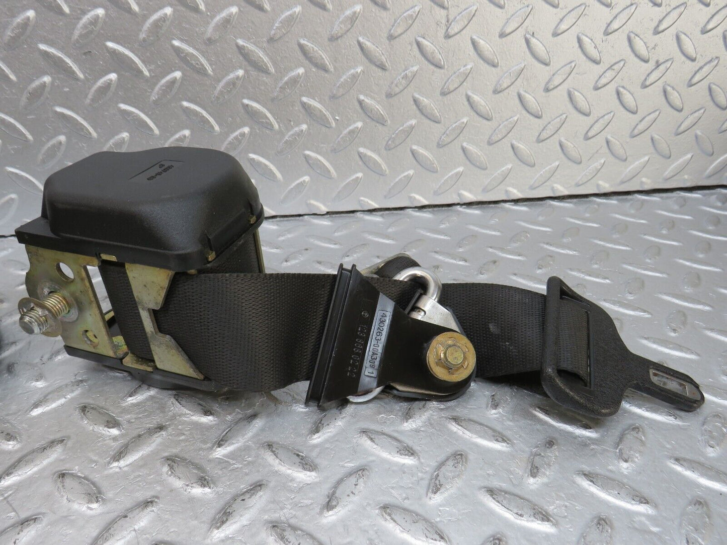 36319 Mercedes-Benz W126 420SE Rear Seat Belt Set & Buckles 1268601886 1248601169 1248601396