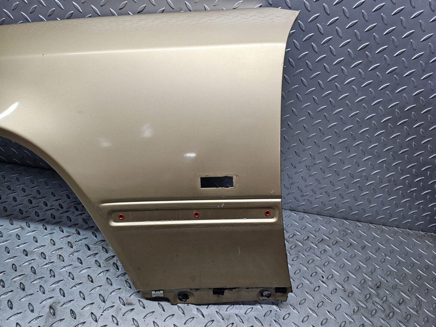 40853 Mercedes-Benz W124 200 Front Left Wing Fender