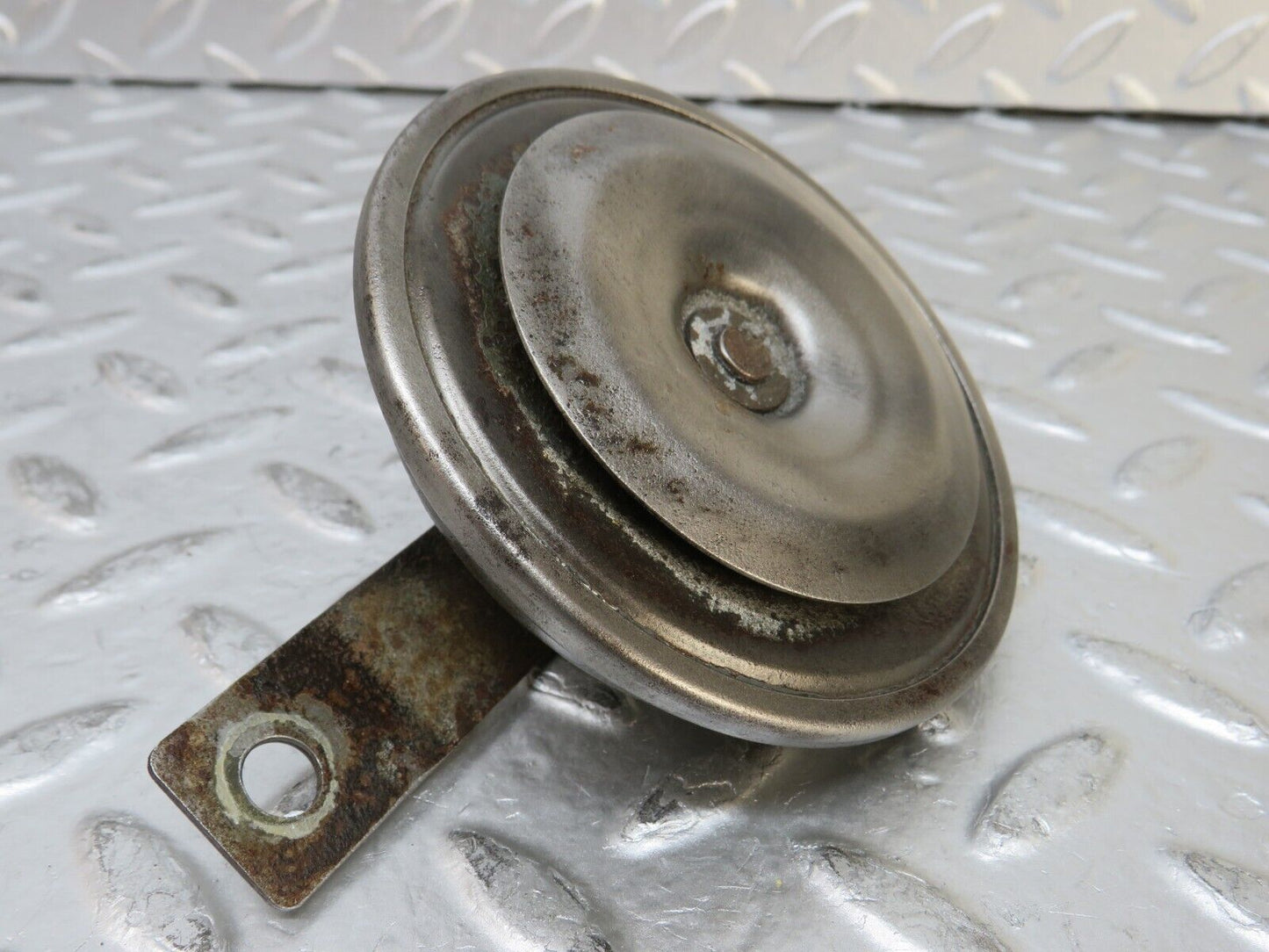 26900 Mercedes-Benz W123 240D Horn 0035424220