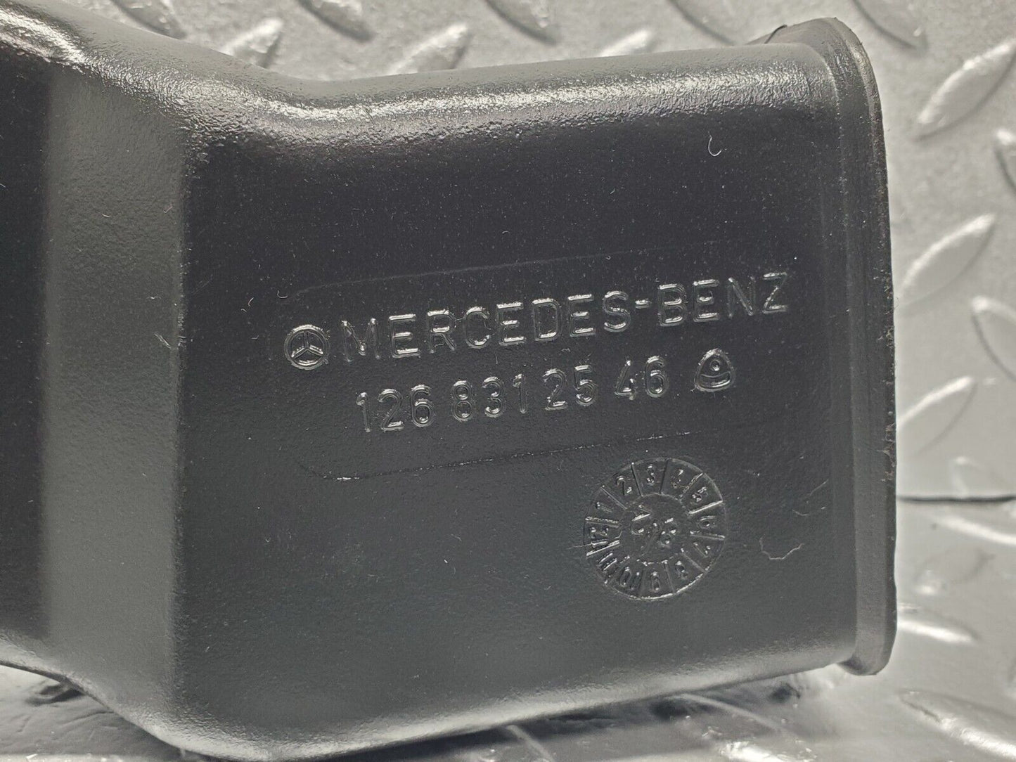 44078431