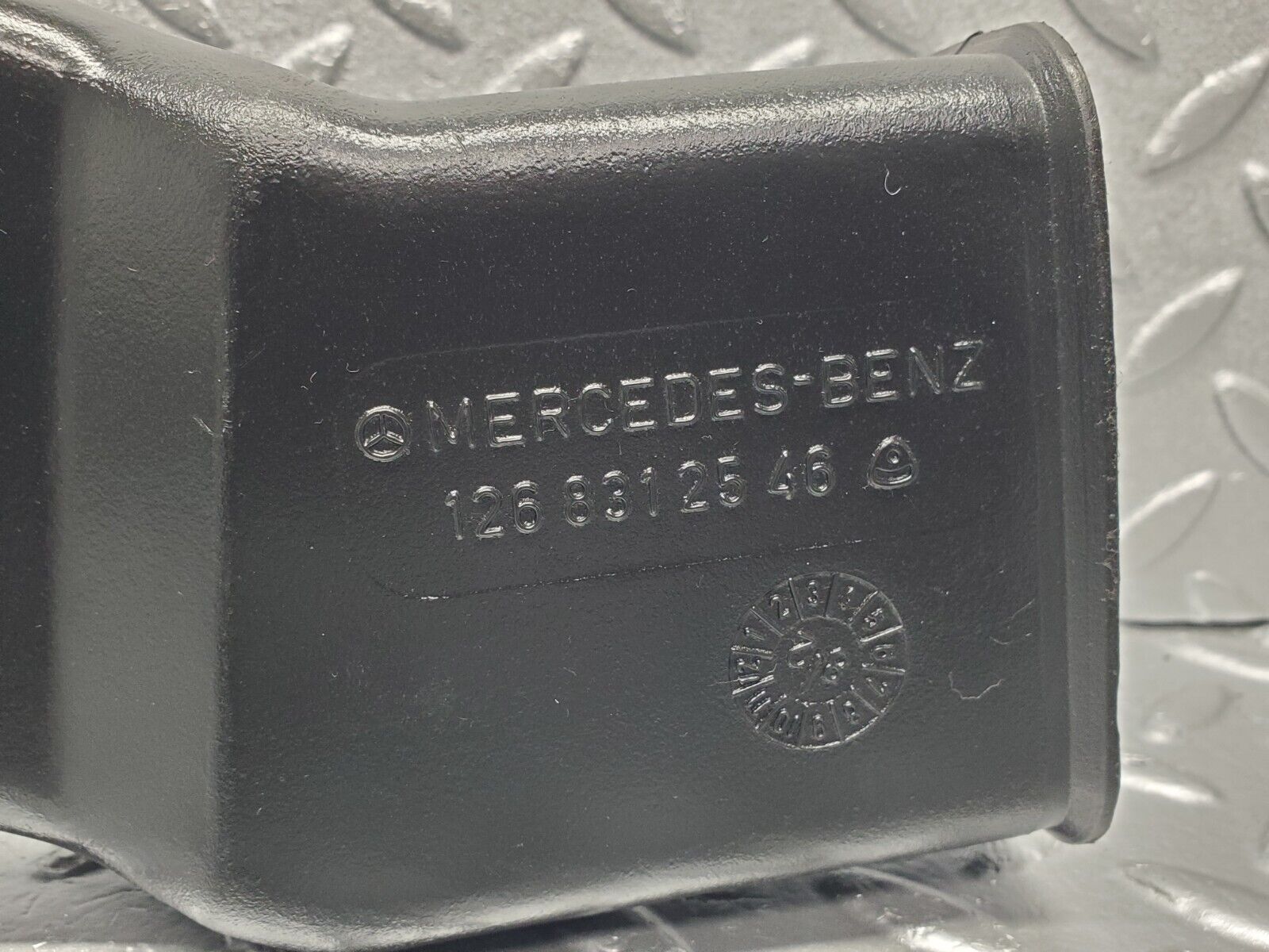 44078431