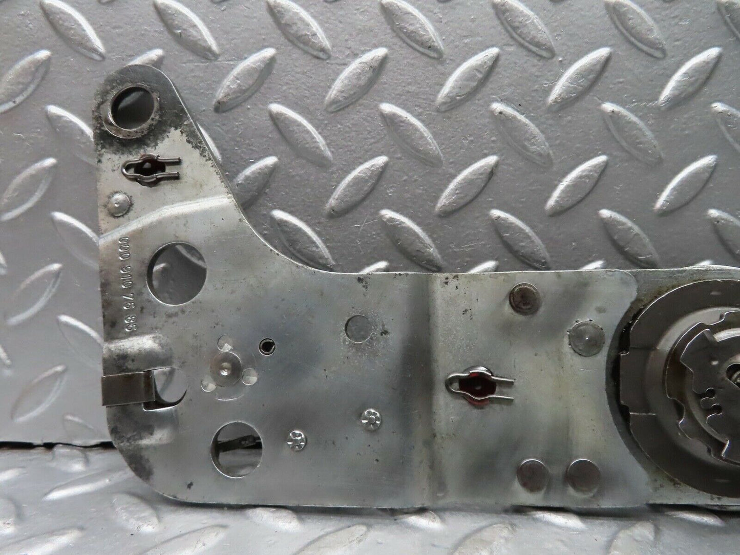 20553 Mercedes-Benz R107 450SL Front Right Seat Hinge 0009107585