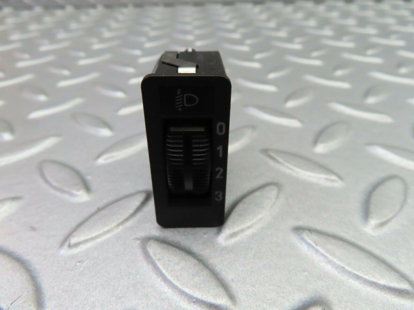 6105 Mercedes-Benz W126 380SE Headlight Level Switch 0008000773
