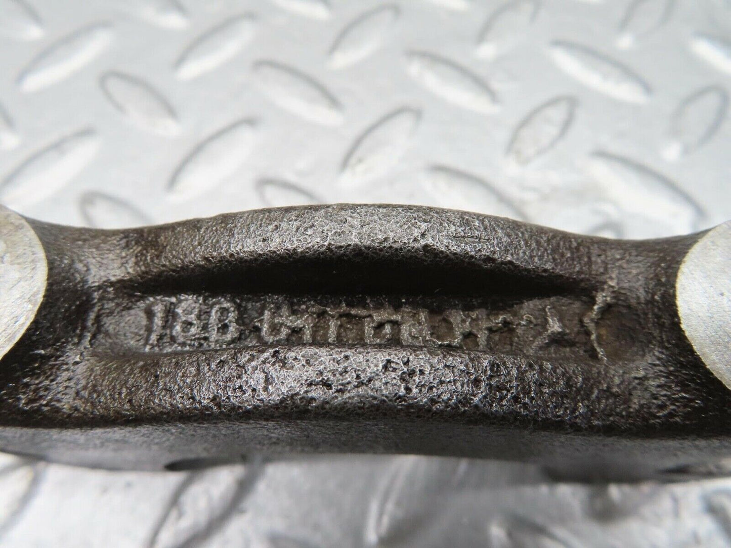 12874 Mercedes-Benz W111 220SE Crankshaft Bearing Holder Block 1800110011