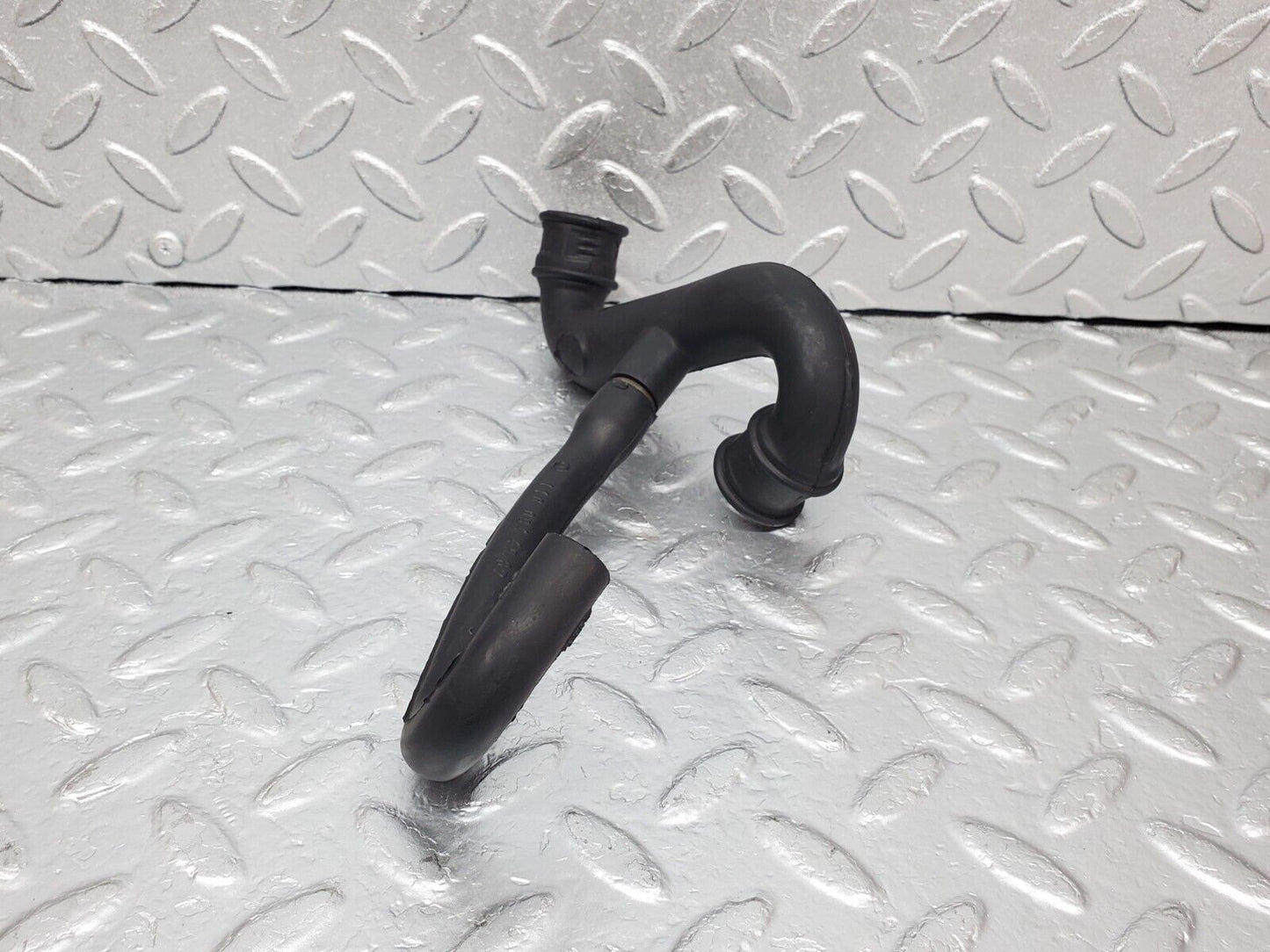 44452 Mercedes-Benz W123 280E Air Intake Pipe 1100943982 1100944982