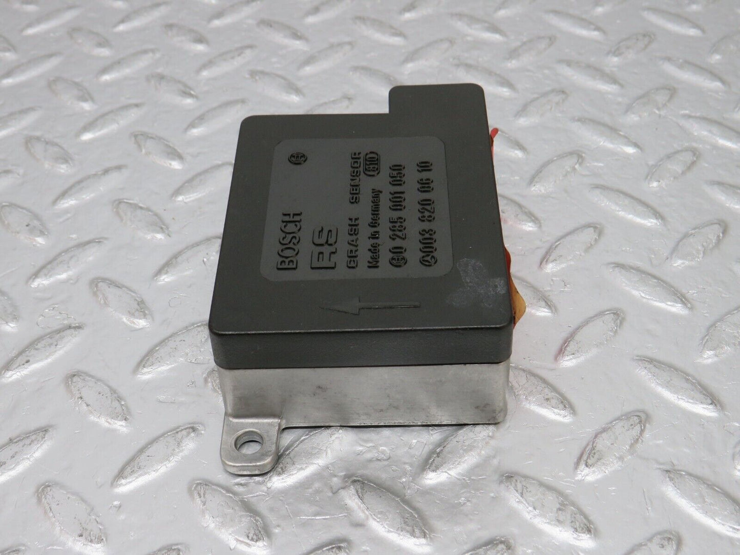 32479 Mercedes-Benz S124 300TE Wagon Crash Sensor Bosch 0285001050 0038200610