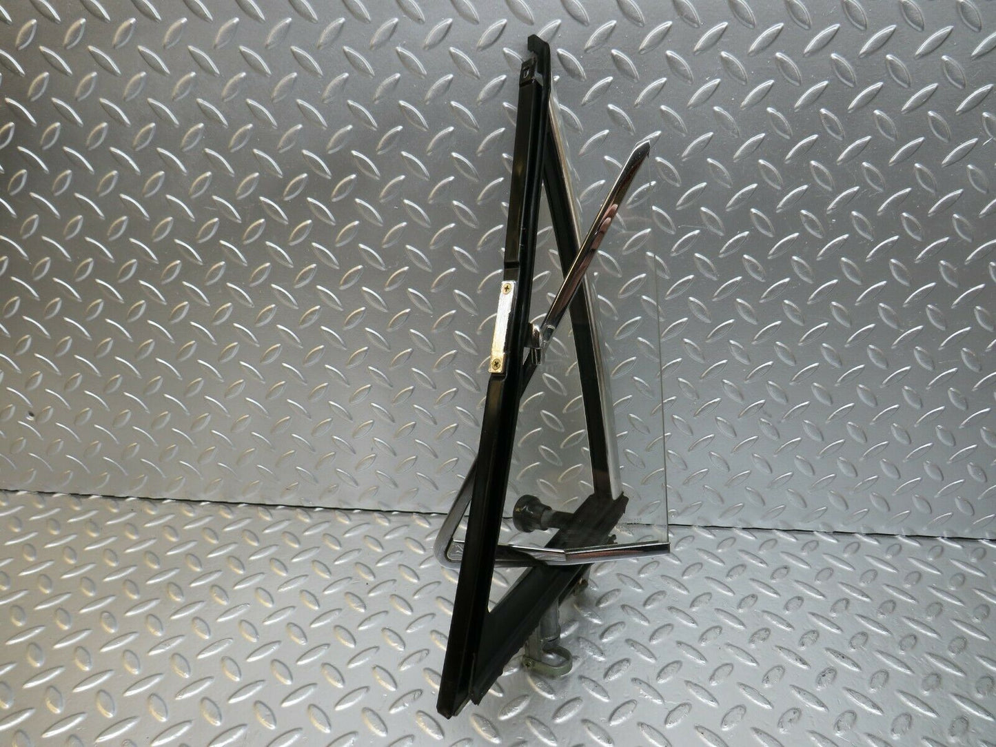 24586 Mercedes-Benz W108 Front Left Quarter Window