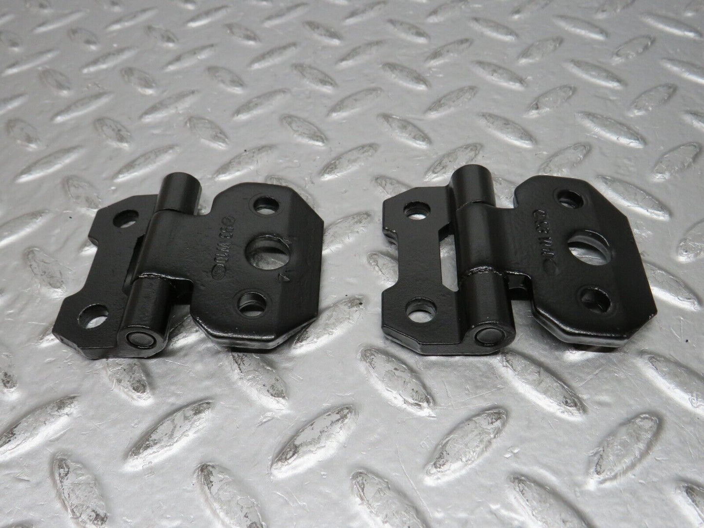 31785 Mercedes-Benz W201 190LE 1.8L Left Door Hinge Pair