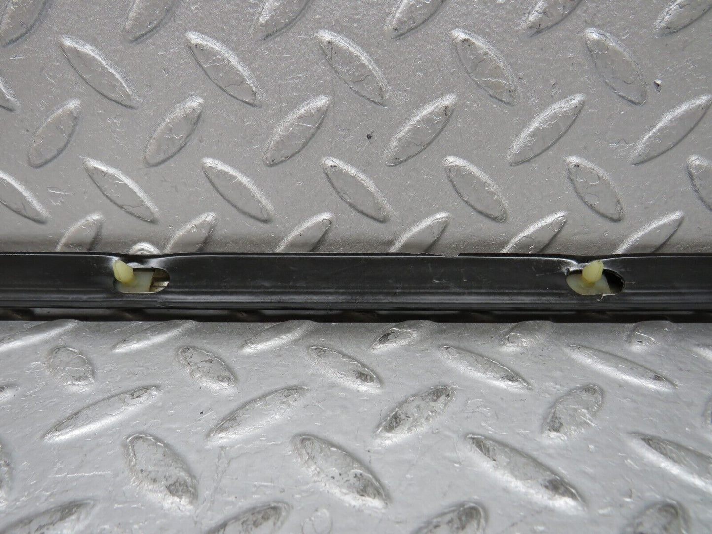 37435 Mercedes-Benz W109 300SEL Front Left Door Centre Moulding Trim