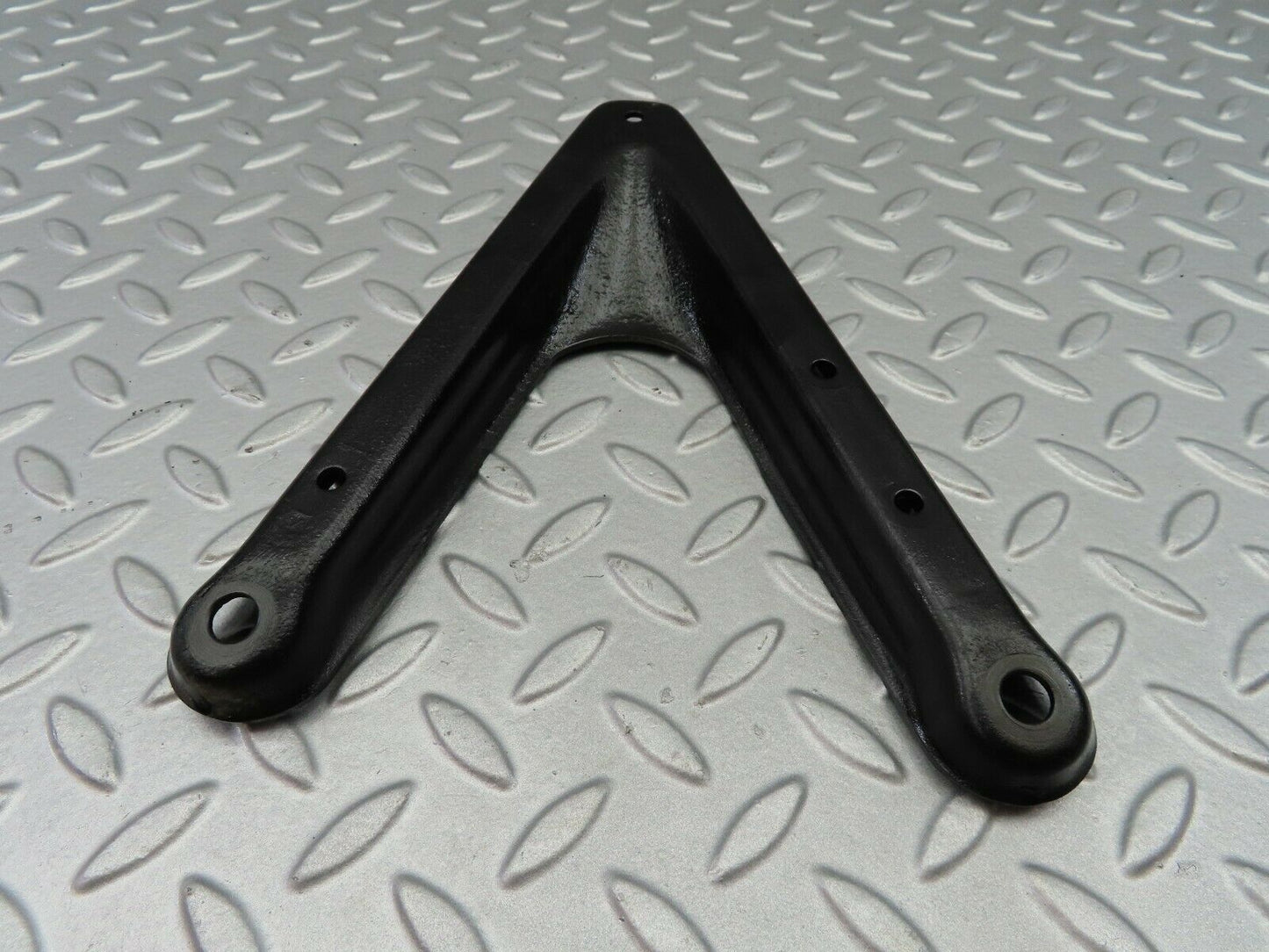 6819 Mercedes-Benz S124 E220 Wagon Air Intake Manifold Bracket