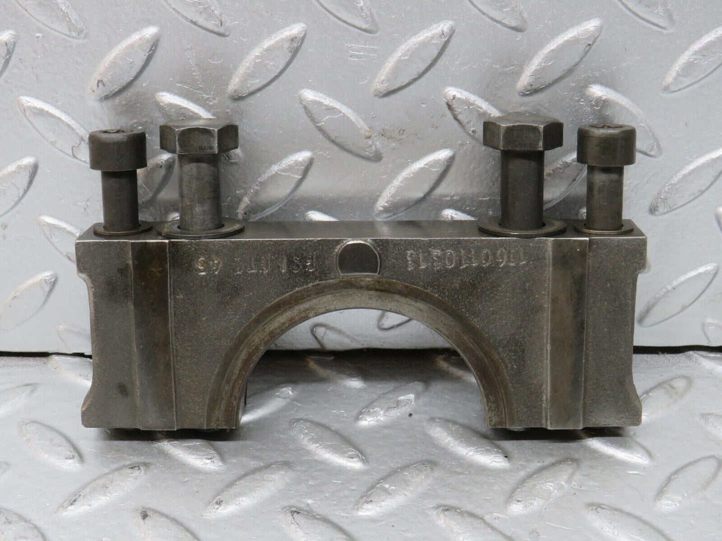 32869 Mercedes-Benz C107 R107 350 V8 Crankshaft Bearing Block 1160110312