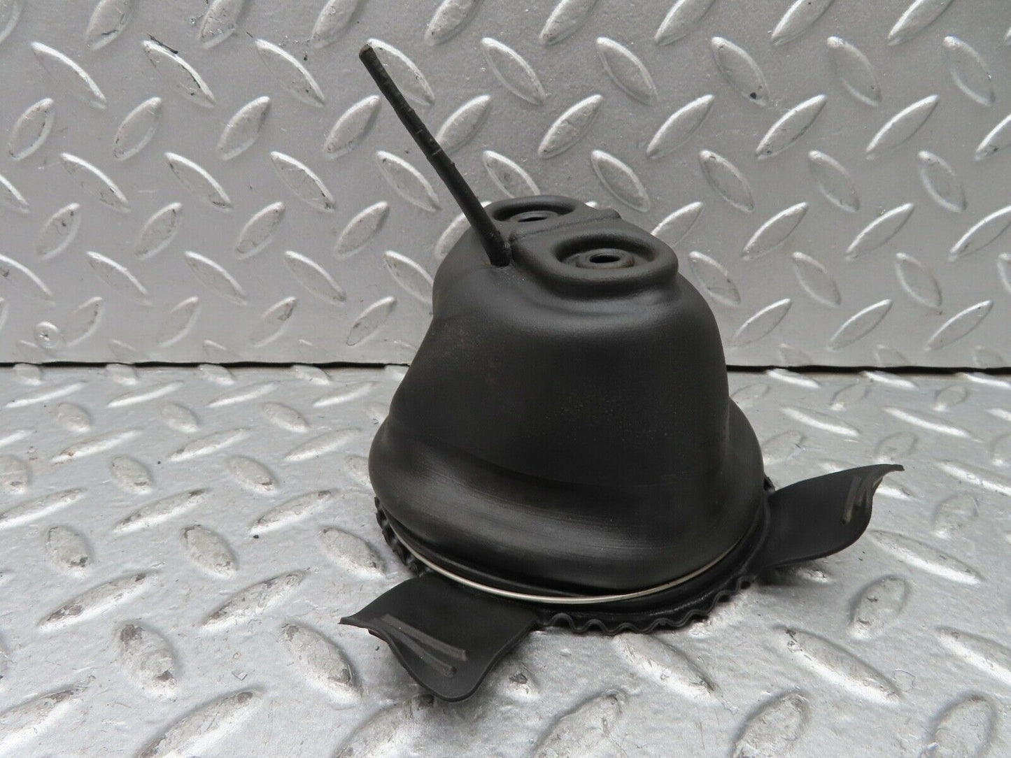 19620 Mercedes-Benz C140 CL420 Coupe Fuel Tank Rubber Seal 1404710181