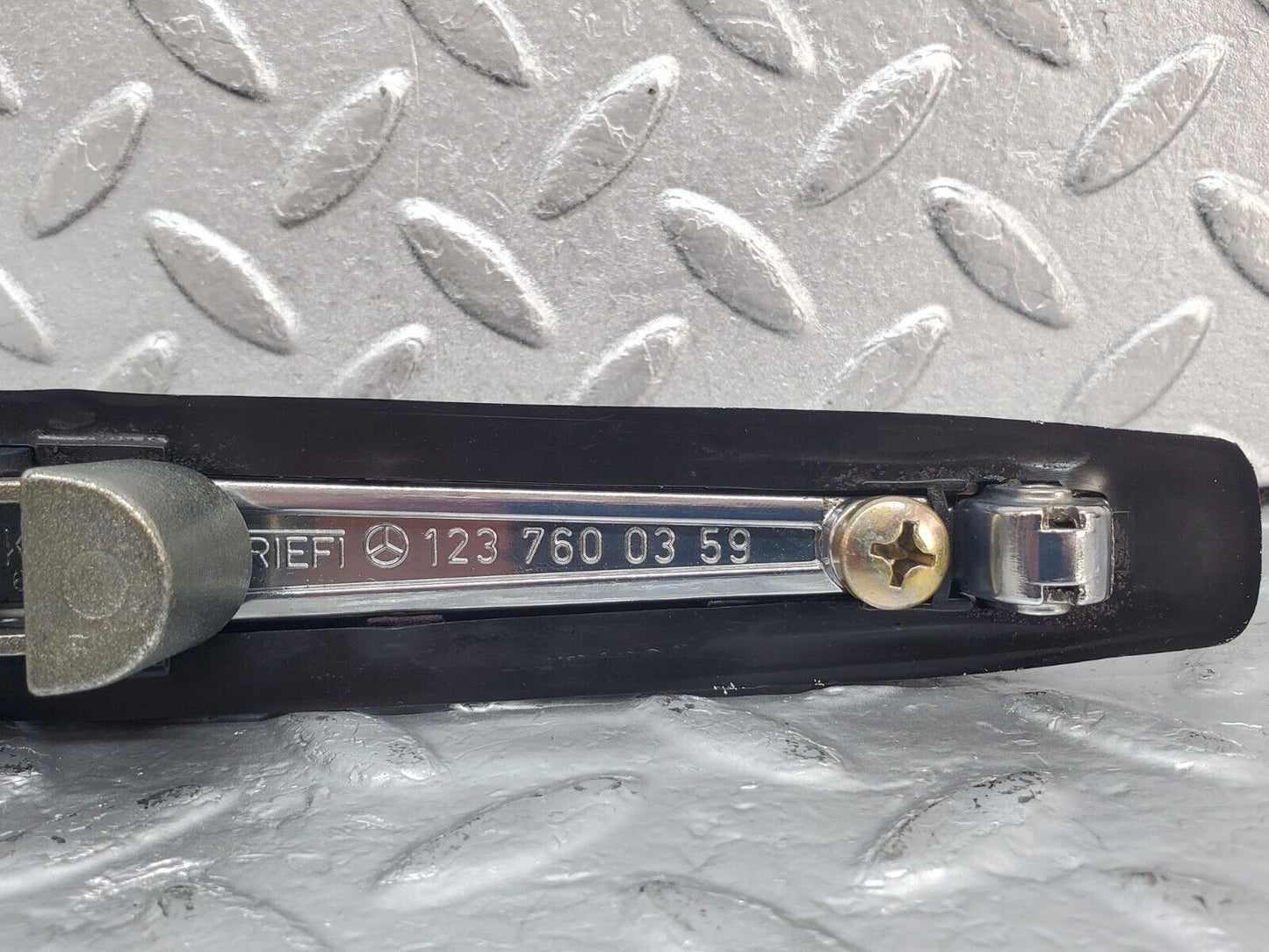 44393 Mercedes-Benz W123 280E Rear Right Exterior Door Handle 1237600359 1237660005