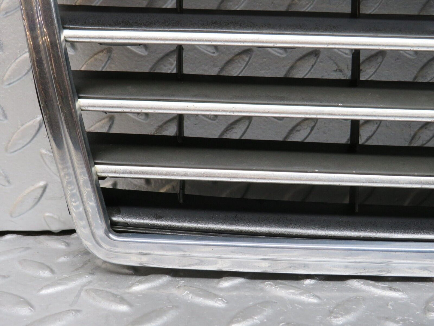 37840 Mercedes-Benz A124 320E Cabriolet Bonnet Grill Chrome 1408880323