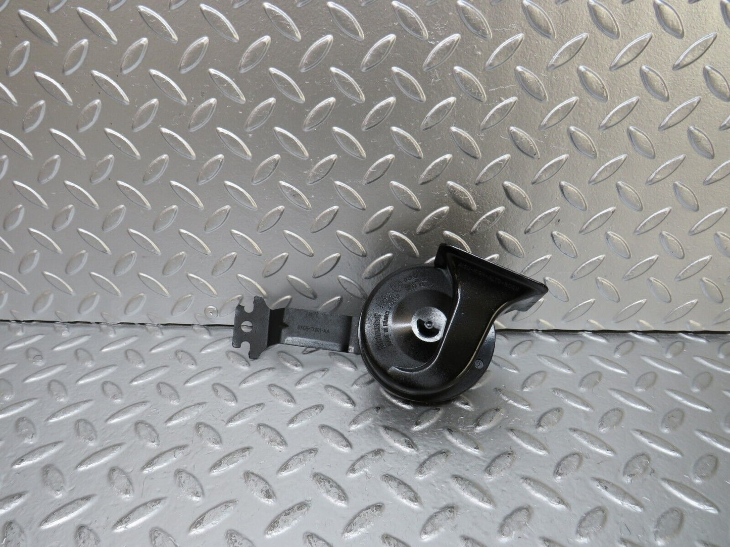 25287 Mercedes-Benz W201 190D Horn