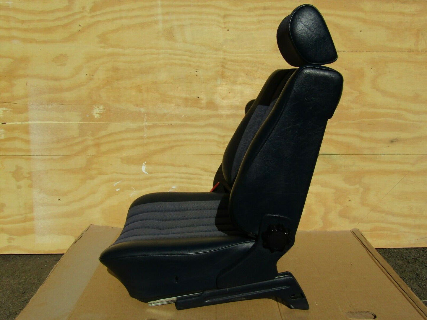 1425 Mercedes-Benz V123 240D LWB Passenger Left Side Seat Blue Fabric Material