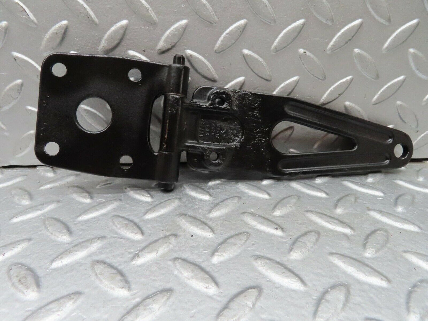 18224 Mercedes-Benz W111 220SE Coupe Left Door Hinge 1117235041