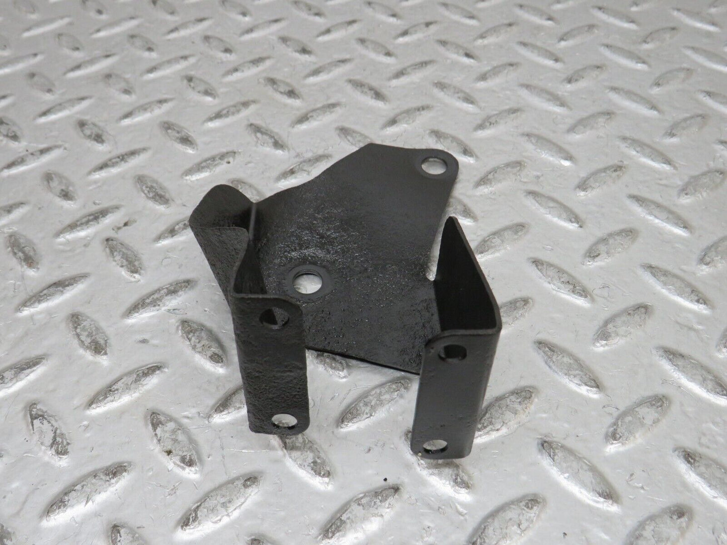 28487 Mercedes-Benz S123 240D Wagon Suspension Levelling Valve Bracket