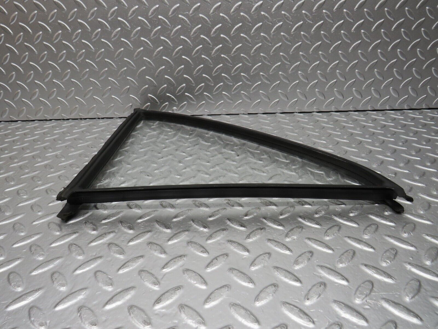 31094 Mercedes-Benz W123 200D Rear Right Quarter Window  1237350224